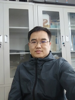 石油工程学院+柴汝宽+生活照.jpg
