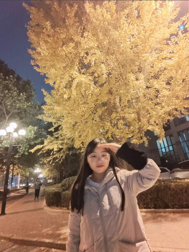 邵冰雪 生活照.png